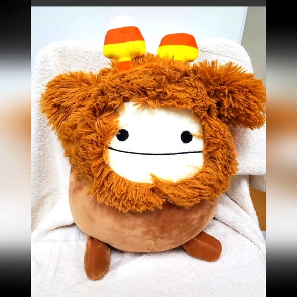 Squishmallows Other - NWT Squishmallows Benny Big Foot Halloween 14in Brown Candy Corn Horns 